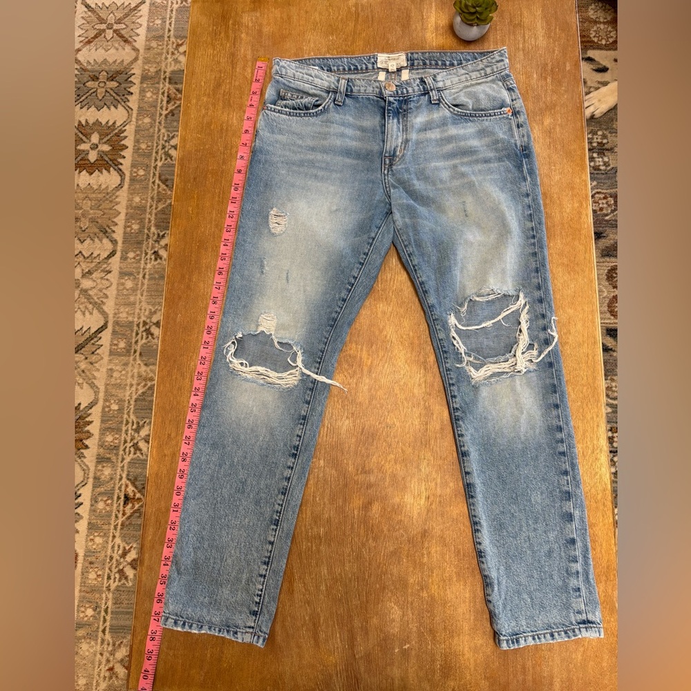 SZ 27 Women Current Elliot Boyfriend Jeans “The Fling.” Low rise.